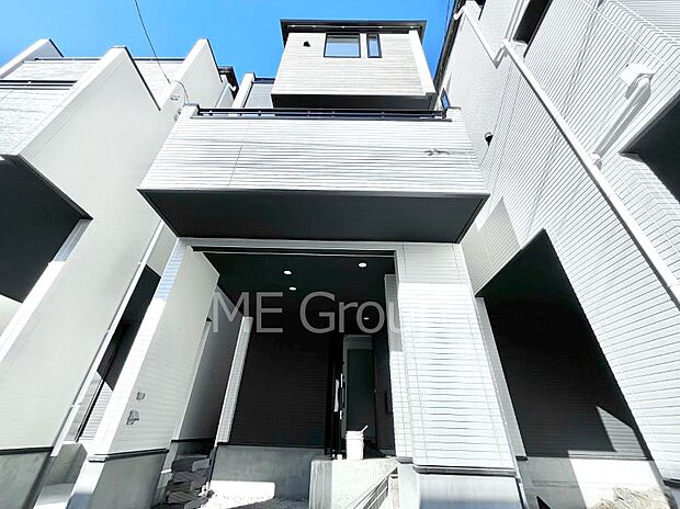 【現地外観写真】洗練された外観、上質な住空間が広がる室内は永く安心して過ごせる住居です。