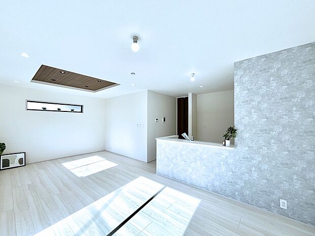 【リビングダイニング】家族団らんの時間も増えそうなくつろぎのリビングダイニング。   