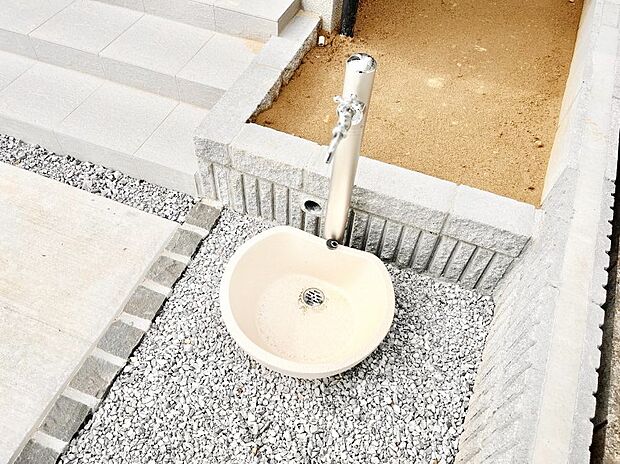 【その他現地】外水栓があると、庭のお手入れやちょっとした手洗い・洗車に便利です