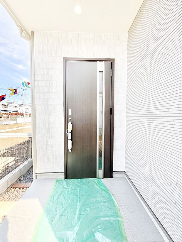 【玄関】大切な家族、来客を出迎える玄関。