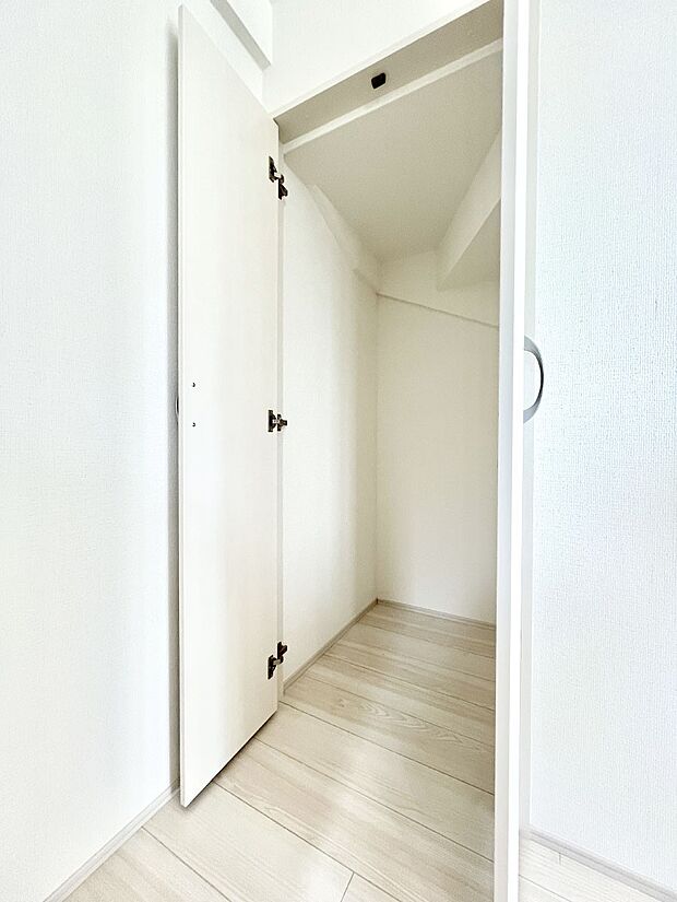 【キッチン横収納】キッチン横収納！食材のストックはもちろん、日用品の収納など使い方はいろいろ！  