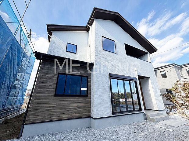 【現地外観写真】たっぷりの陽光と心地よい風が舞い込む住まい