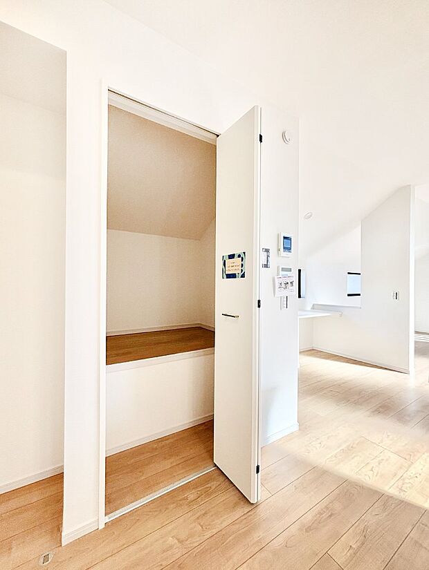 【リビング収納】リビング収納。ここに収納があると物が集まるLDKがスッキリ片付きそうですね。  