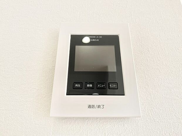 【TVモニター付きインターフォン】訪問者が一目でわかる安心のＴＶモニター付きインターホン。 