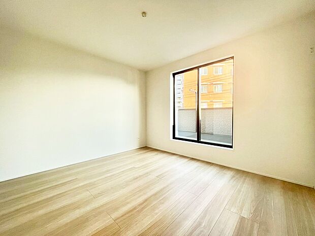 【洋室】バルコニーが開放感をプラスしてくれる洋室