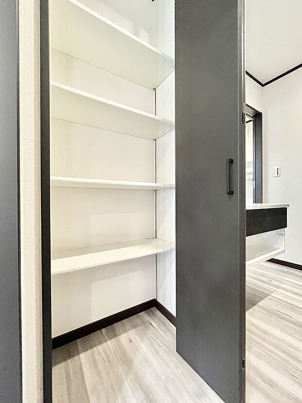 【収納】洗面室の可動棚付き収納