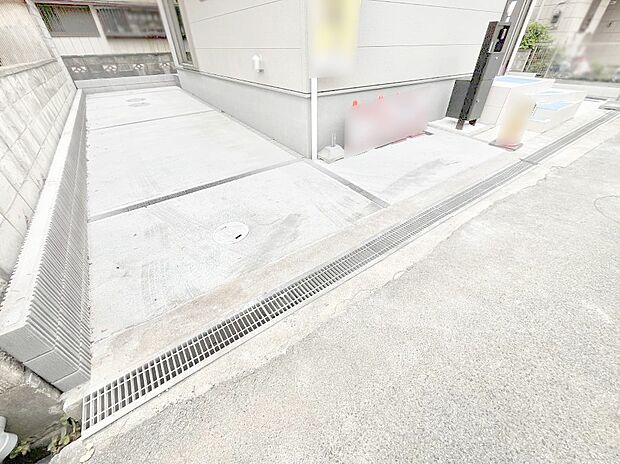 【駐車場】目の前が駐車場だと、雨の日も、大量にお買い物をした時も便利ですよね