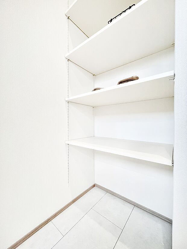 【洗面室収納】散らかりがちなランドリースペースもスッキリ整頓!広々使えて快適ですね。