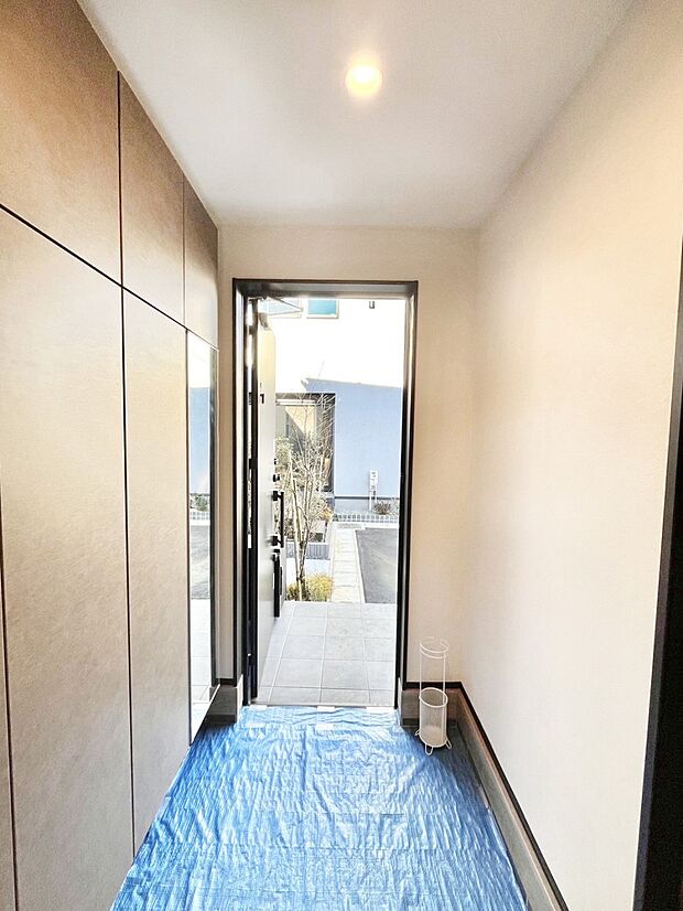 【玄関】家族の帰宅やお客様をあたたかく迎える玄関