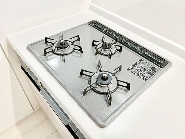 【ガスコンロ】三口ガスコンロでお料理が一気にはかどりそう  