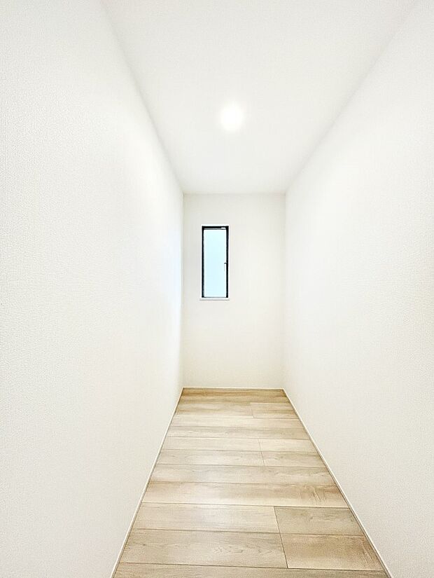 【パントリー】食材のストックはもちろん、日用品の収納など使い方はいろいろ！    