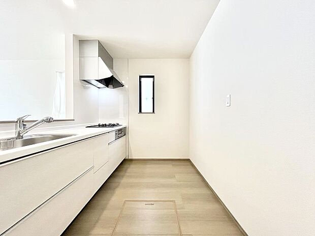 【キッチン】ゆとりあるキッチンではご家族と楽しくお料理ができます。