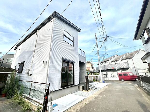 【現地外観写真】たっぷりの陽光と心地よい風が舞い込む住まい