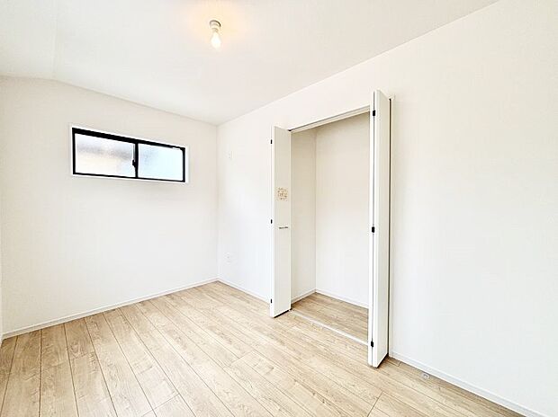 【寝室】収納が充実しているので居住スペースを広々使えます