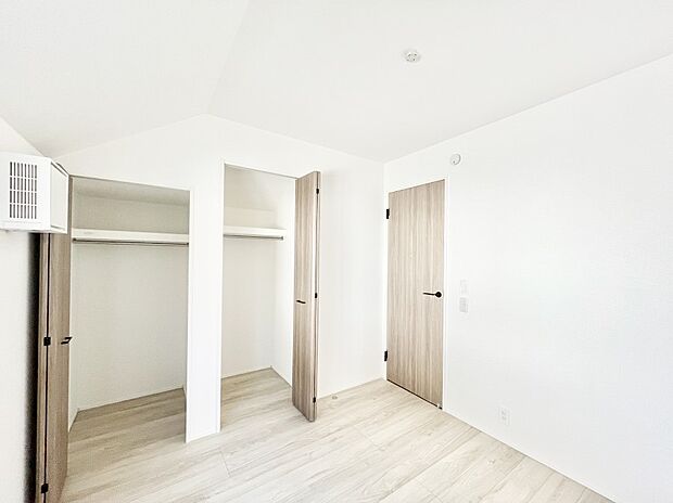 【寝室】収納が充実しているので居住スペースを広々使えます