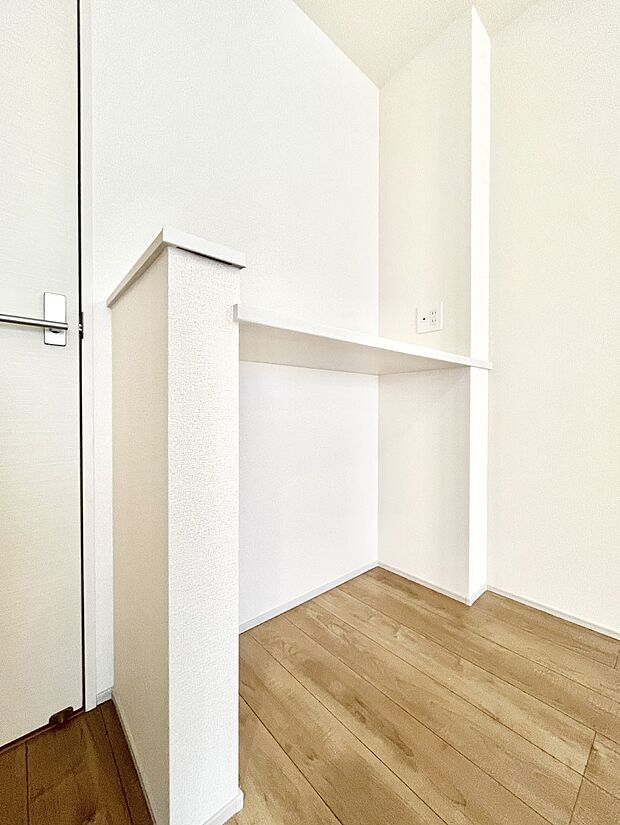 【その他内観】ちょっとした作業をするのに便利なカウンター