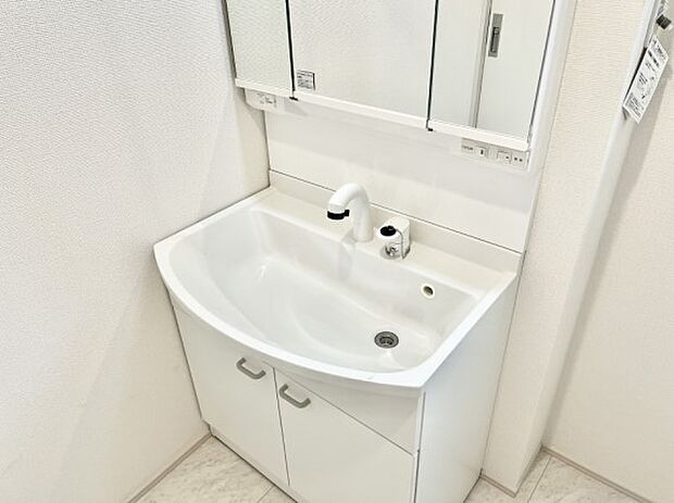 【シャワー水栓】ハンドシャワー付き!使いやすい洗面台。