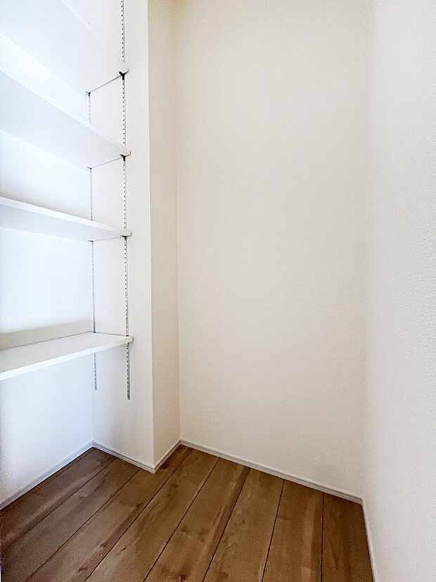 【パントリー】食材のストックはもちろん、日用品の収納など使い方はいろいろ!