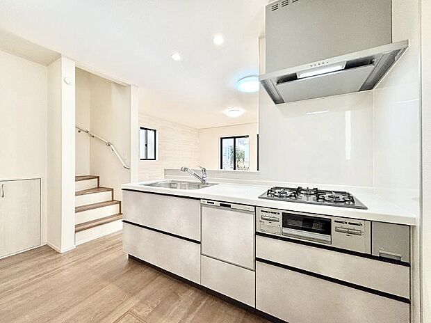 【ダイニングキッチン】カウンター越しにお話しをしながら毎日のお料理をもっと楽しく