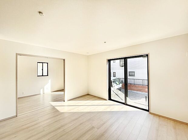 【ダイニング】家族の笑顔が自然と生まれてくる、そんな雰囲気のダイニングに仕上がっています。