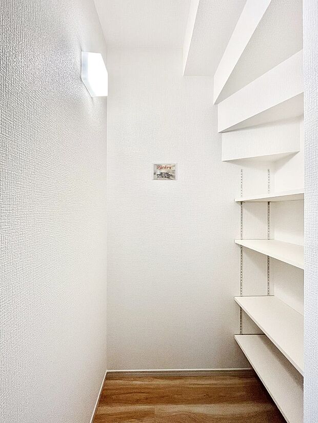 【収納】キッチンにはパントリー！食材のストックはもちろん、日用品の収納など使い方はいろいろ！