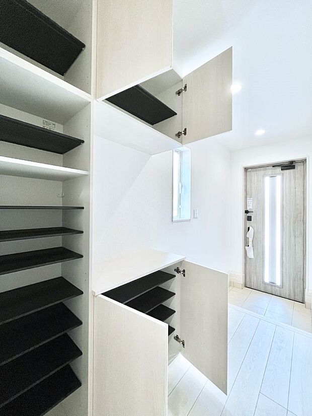 【シューズボックス】たっぷり収納できるシューズボックス。