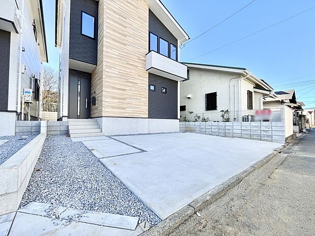 【駐車場】駐車2台可能!急なお客様の駐車に。また、ご家族の自転車スペースとしても大活躍。