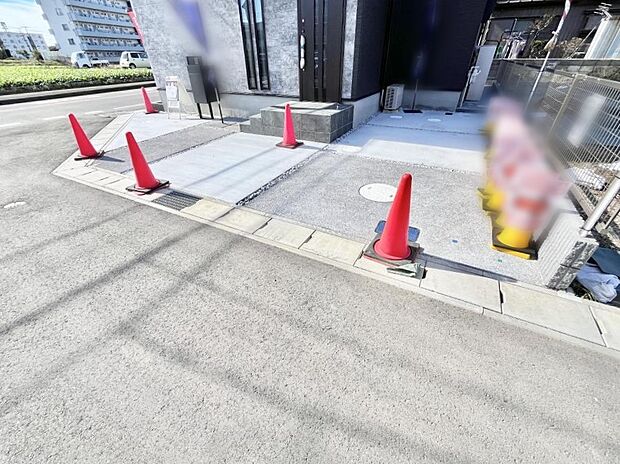 【駐車場】駐車2台可能!急なお客様の駐車に。また、ご家族の自転車スペースとしても大活躍。