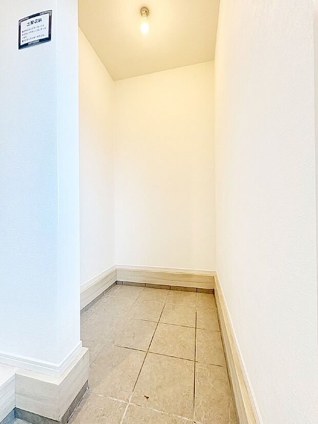 【収納】大きなものも片付く土間収納付きで、いつでも玄関はスッキリ