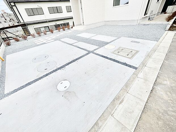 【駐車場】目の前が駐車場だと雨の日も大量にお買い物をした時も便利ですね