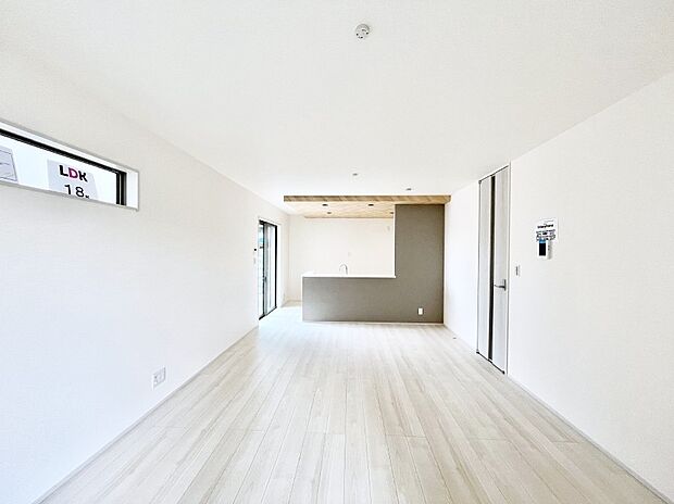 【ダイニング】家族の笑顔が自然と生まれてくる、そんな雰囲気のダイニングに仕上がっています