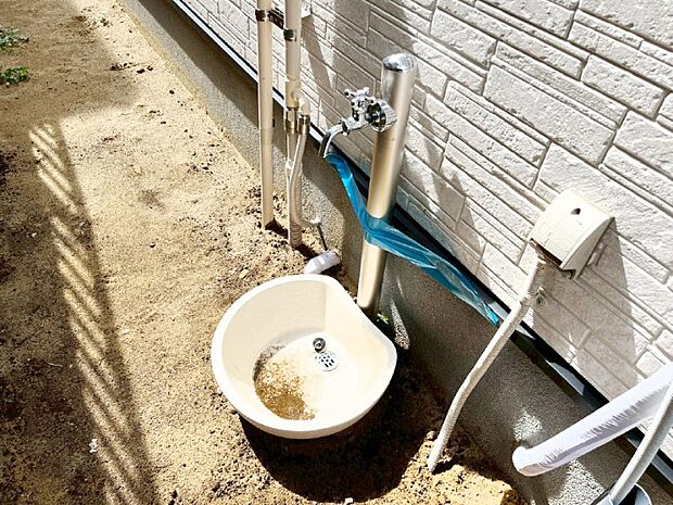 【その他現地】ガーデニングやお掃除に便利な外水栓