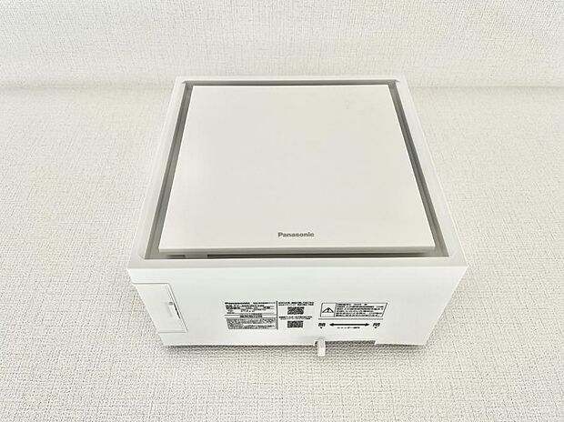 【壁掛け熱交換気扇】熱交換換気システム採用。