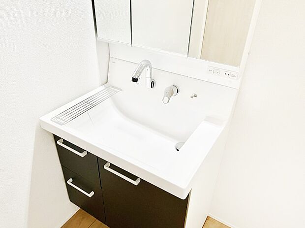 【シャワー水栓洗面化粧台】ハンドシャワー付き!使いやすい洗面台。