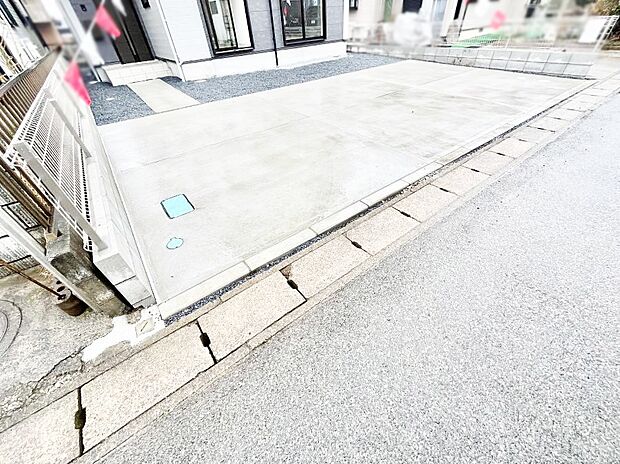 【駐車場】目の前が駐車場だと雨の日も大量にお買い物をした時も便利ですね