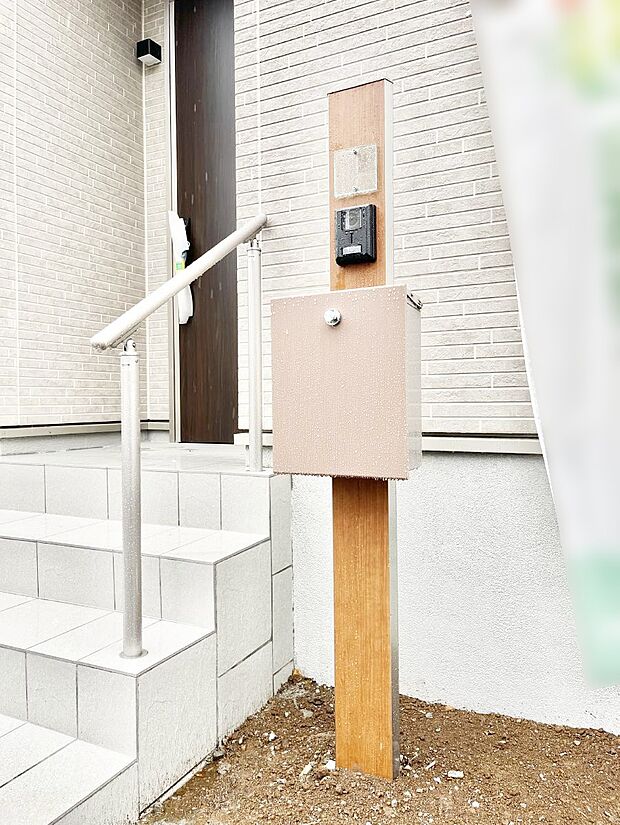 【その他現地】シンプルなデザインのポスト