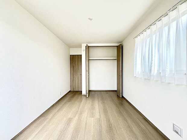 【寝室】収納が充実しているので居住スペースを広々使えます