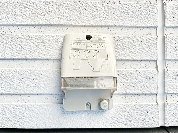 【その他現地】お掃除などに便利な外コンセント