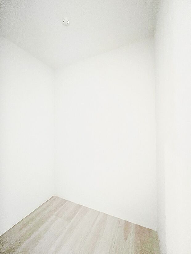 【ウォークインクローゼット】ウォークインクローゼットの活用で生活空間スッキリ