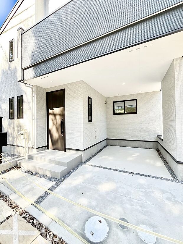 【駐車場】ビルトインタイプは大切なお車を傷や汚れから守ることができます。