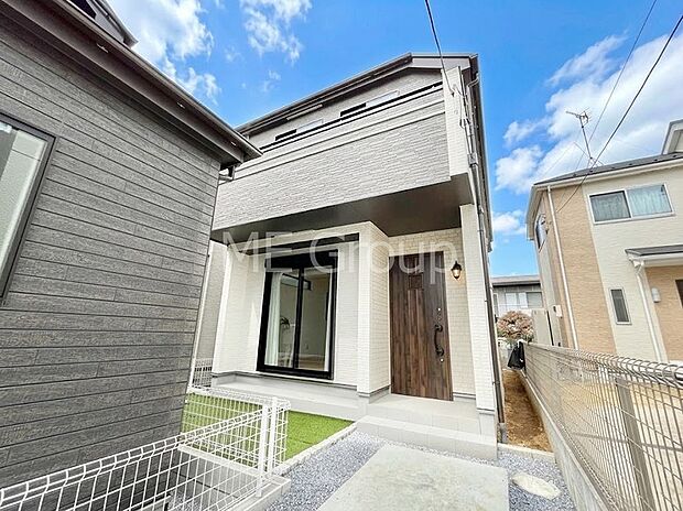 【現地外観写真】洗練された外観、上質な住空間が広がる室内は永く安心して過ごせる住居です。