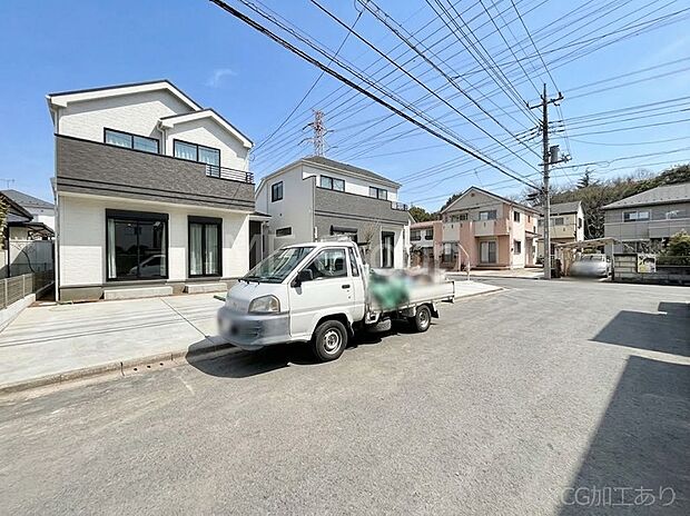 【前面道路含む現地写真】見通しの良さとともに、街並みに開放感を与えてくれます。