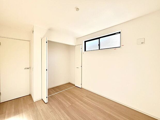 【寝室】収納が充実しているので居住スペースを広々使えます