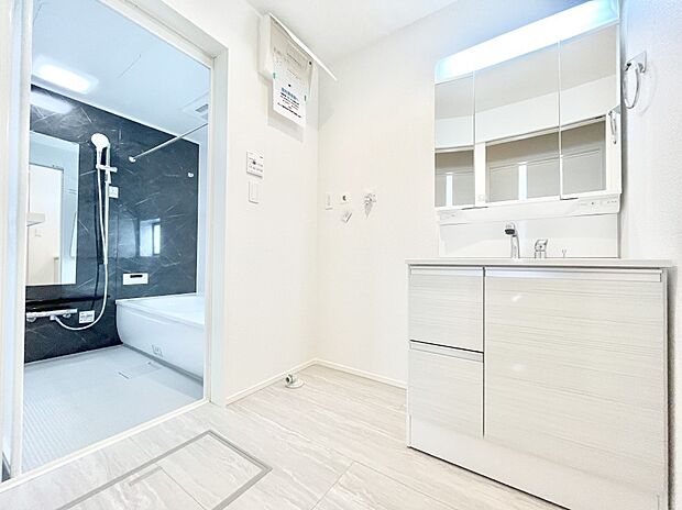 【ランドリースペース】広々とゆとりのあるランドリースペース。