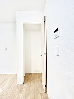 キッチン横収納