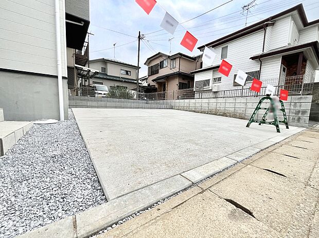 【駐車場】駐車2台可能!急なお客様の駐車に。また、ご家族の自転車スペースとしても大活躍。