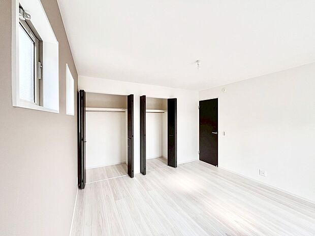 【寝室】収納が充実しているので居住スペースを広々使えます