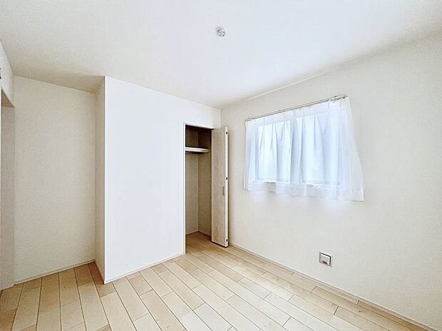 【寝室】収納が充実しているので居住スペースを広々使えます