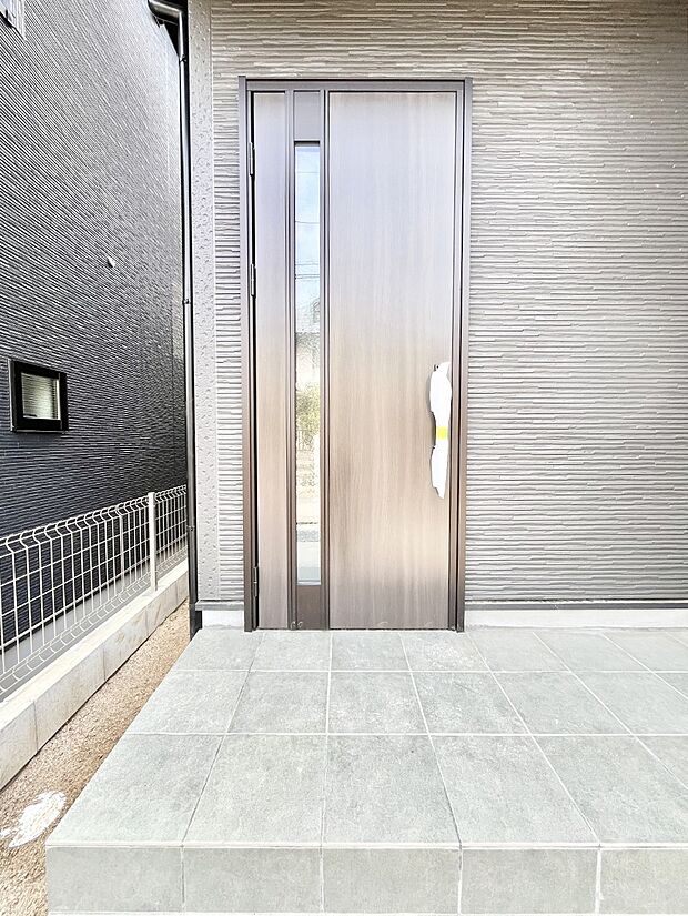 【玄関】大切な家族、来客を出迎える玄関。