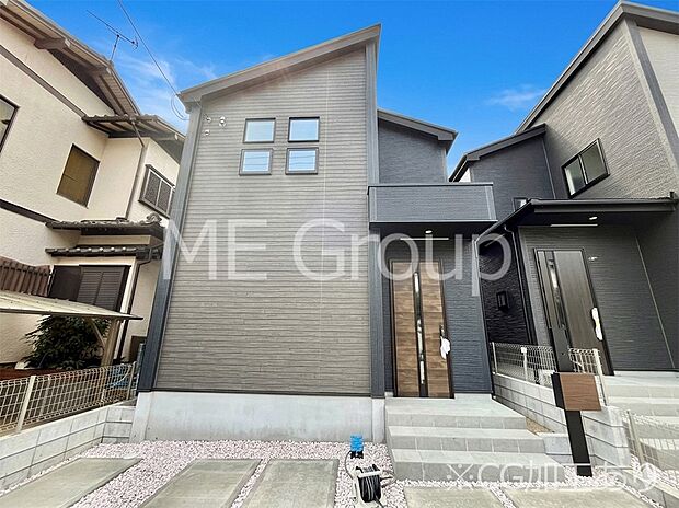 【現地外観写真】暮らしやすさと居心地の良さにこだわったシンプルで飽きのこないデザイン !